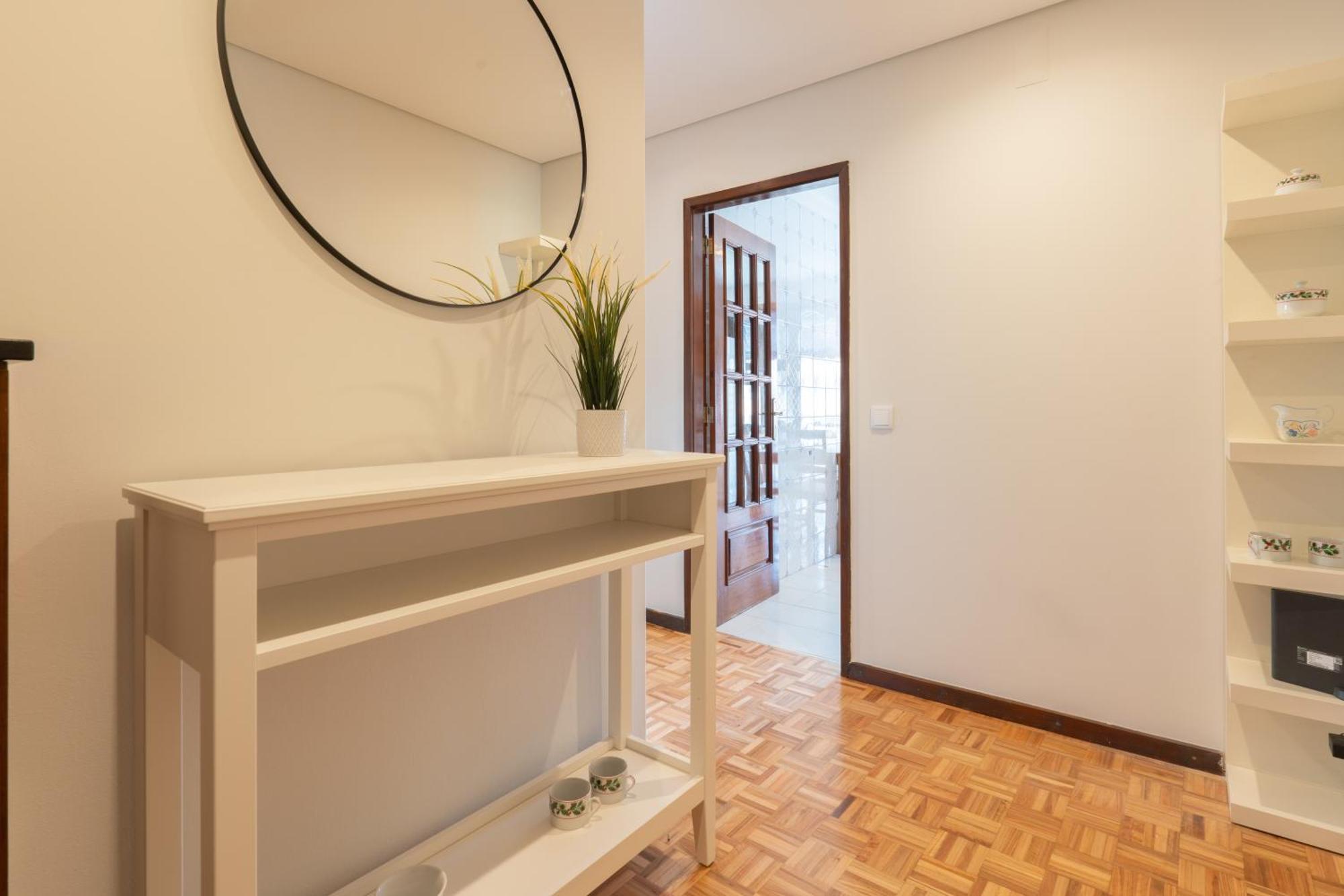 Apartamento Host Wise - Bright And Elegant Urban Flat With Balcony