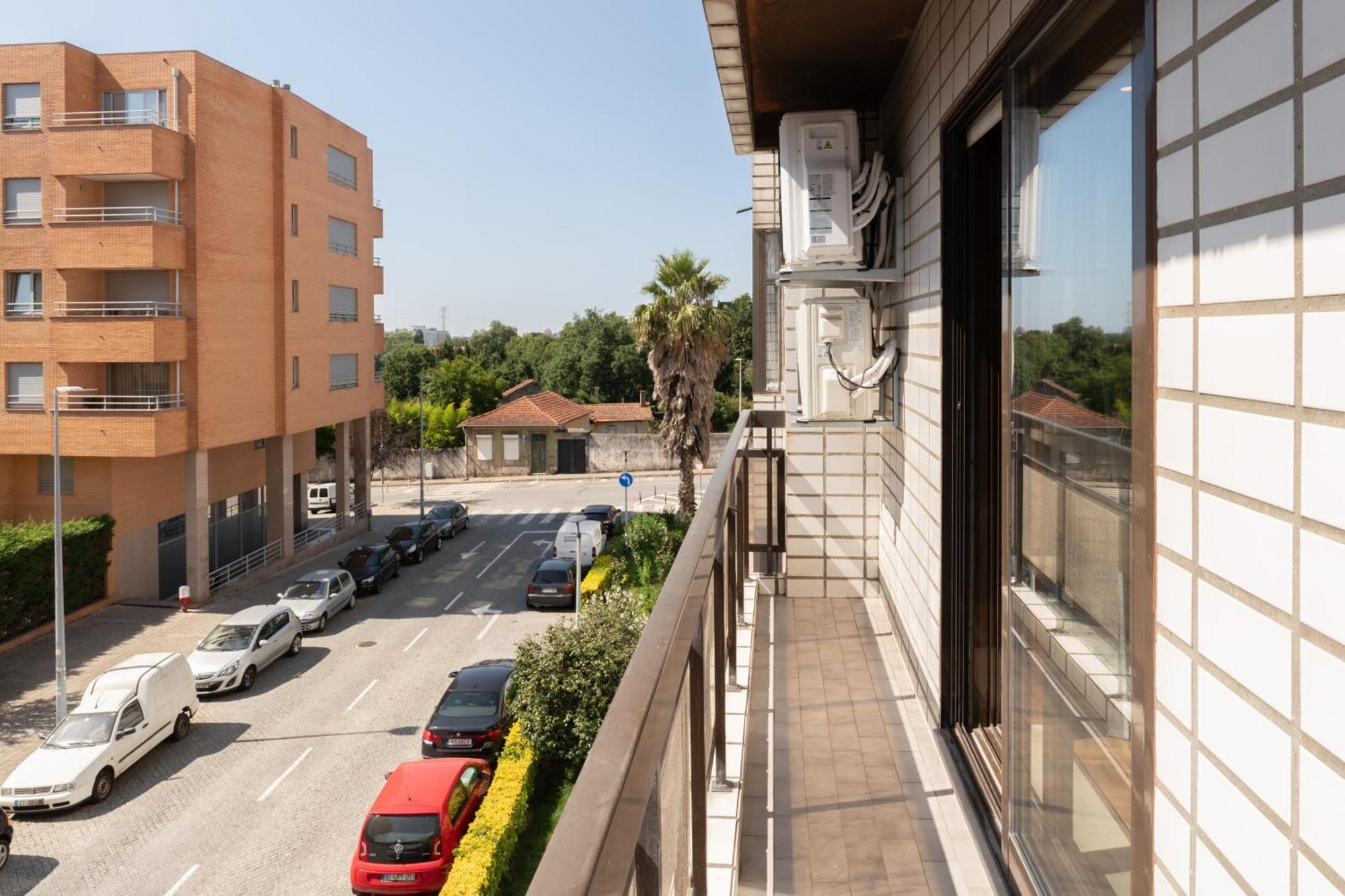 Host Wise - Bright And Elegant Urban Flat With Balcony Oporto