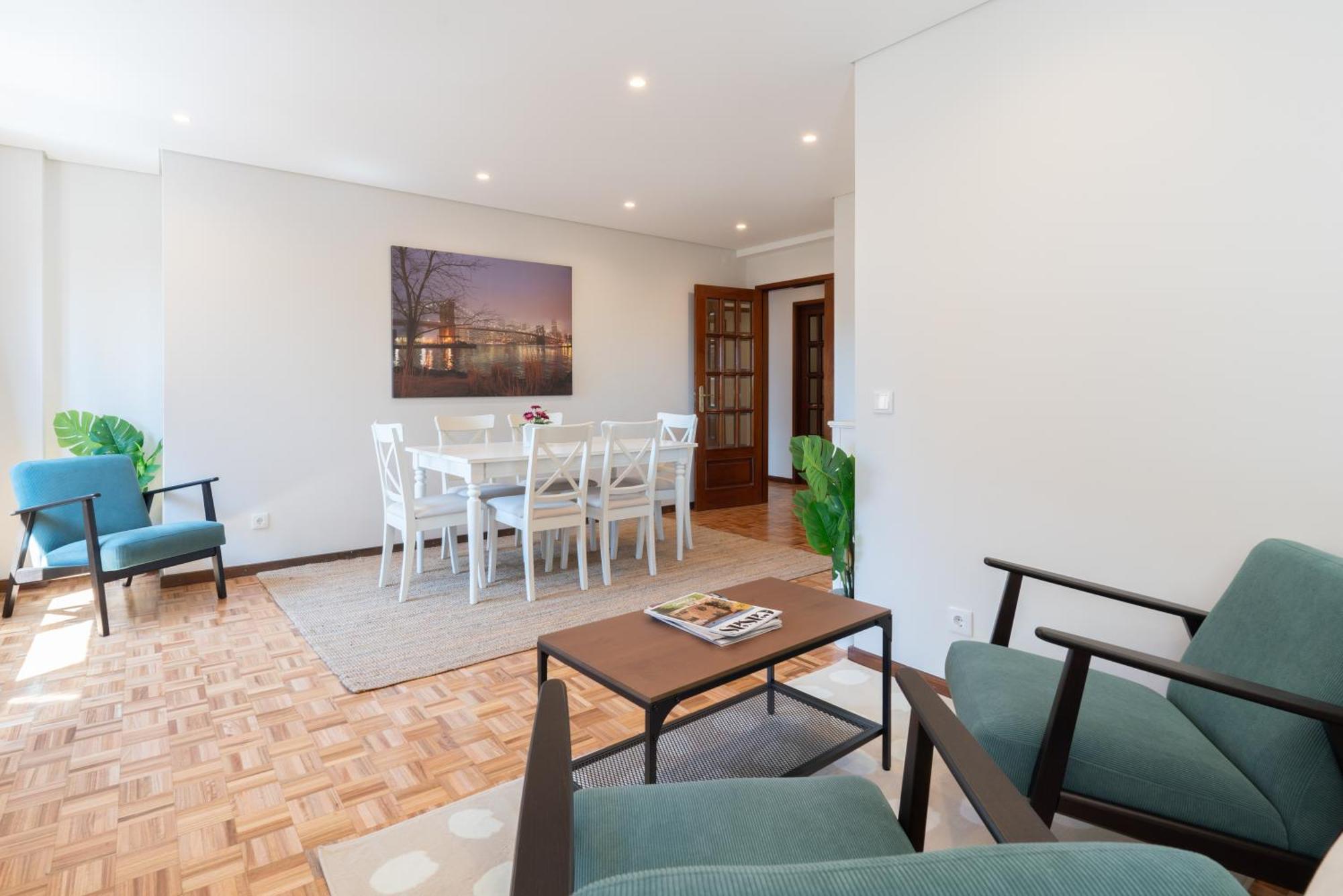 Host Wise - Bright And Elegant Urban Flat With Balcony * Porto