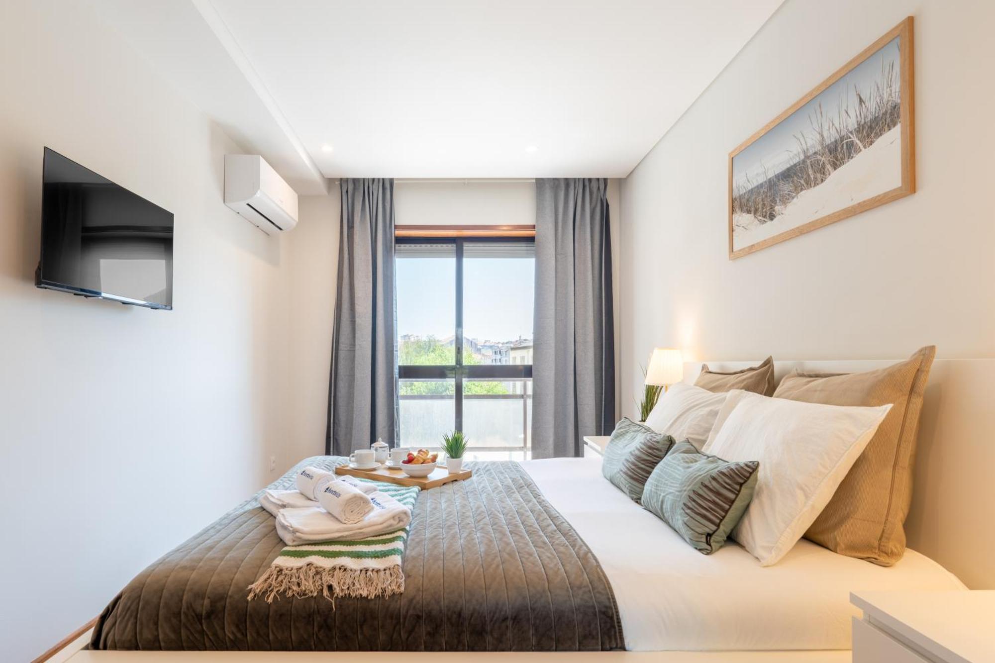 Host Wise - Bright And Elegant Urban Flat With Balcony * Oporto