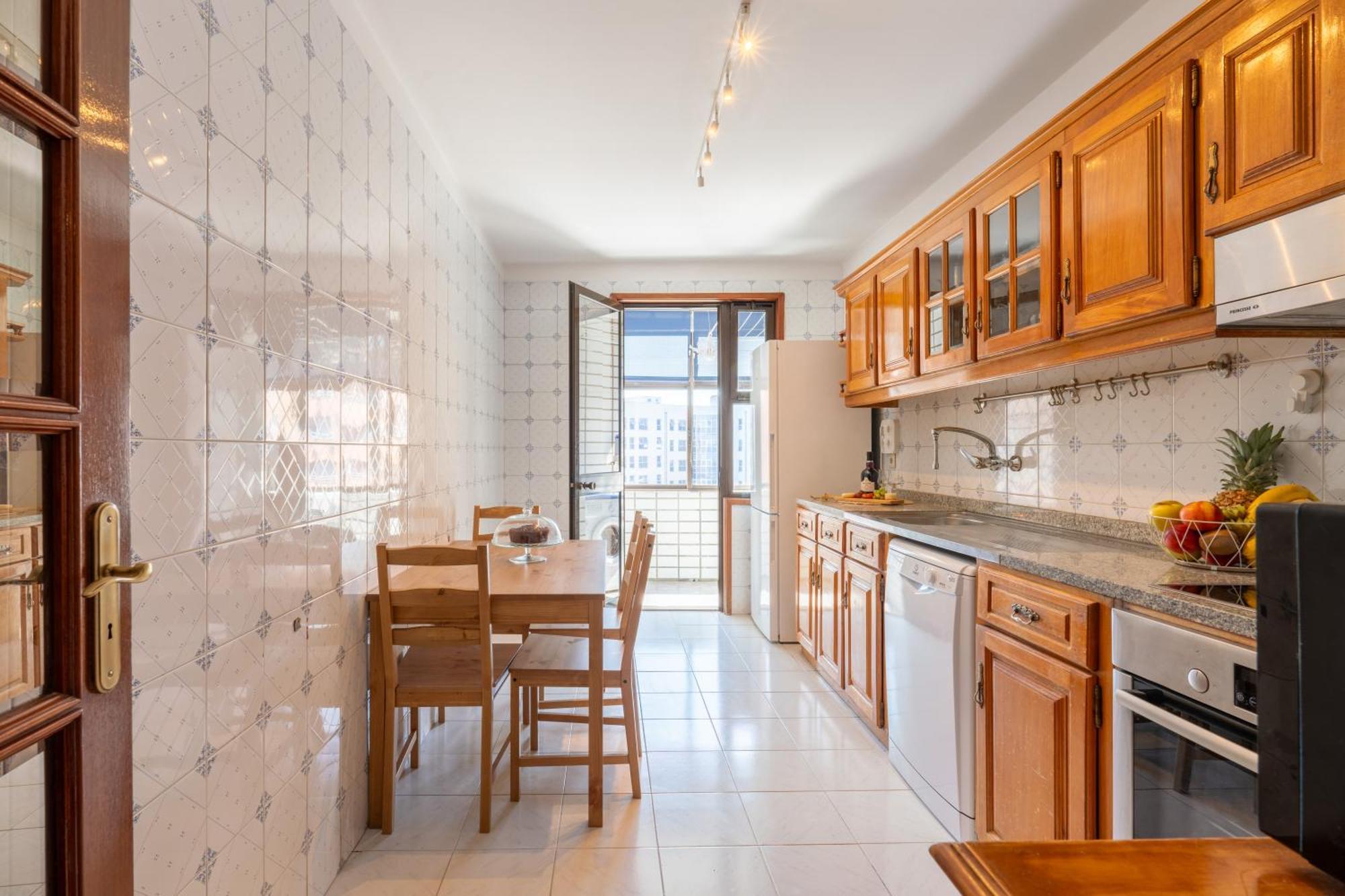 Apartamento Host Wise - Bright And Elegant Urban Flat With Balcony